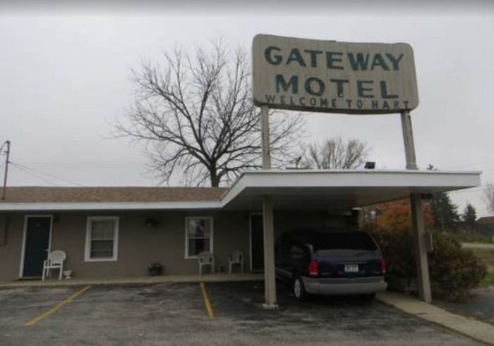 Gateway Motel - From Web Listing (newer photo)